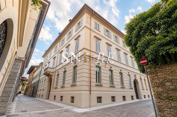 appartamento in vendita a Como in zona Como Centro