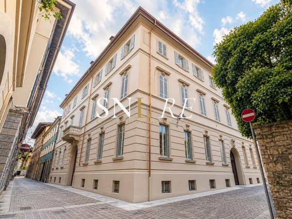 appartamento in vendita a Como in zona Como Centro