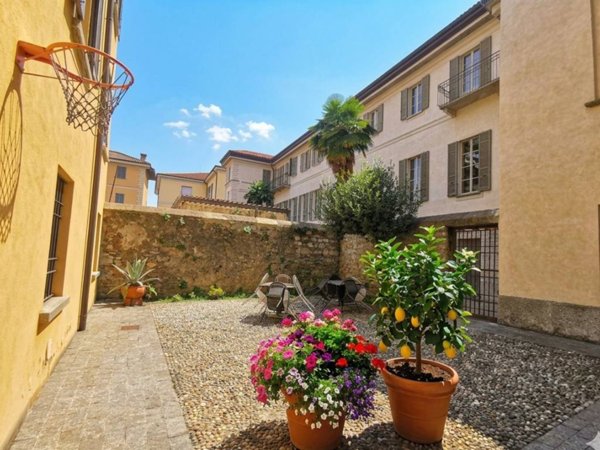 appartamento in vendita a Como in zona Como Centro