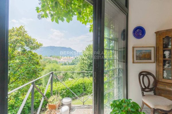 casa indipendente in vendita a Como in zona Lora