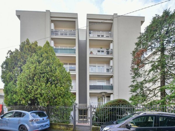 appartamento in vendita a Como in zona Albate