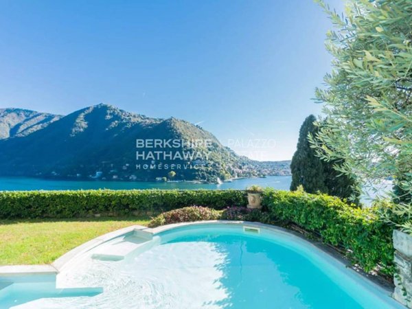 casa indipendente in vendita a Como in zona Villa Olmo