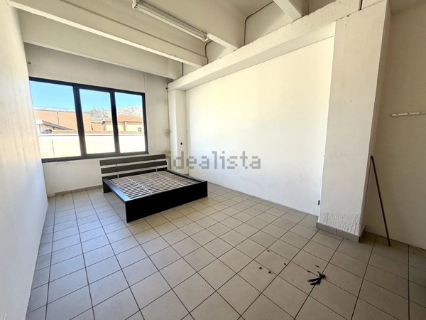 locale di sgombero in vendita a Como in zona Camerlata