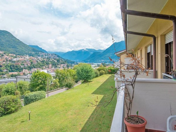 appartamento in vendita a Como in zona Tavernola