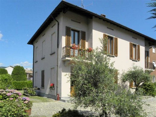 casa indipendente in vendita a Como in zona Lora