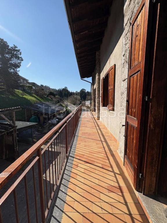 appartamento in vendita a Como in zona Tavernola