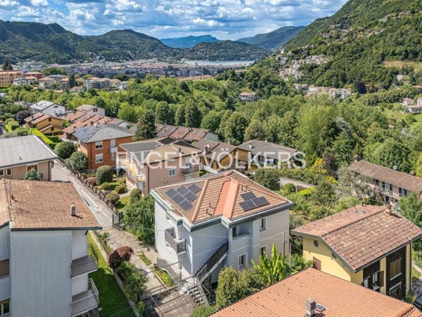 casa indipendente in vendita a Como in zona Lora