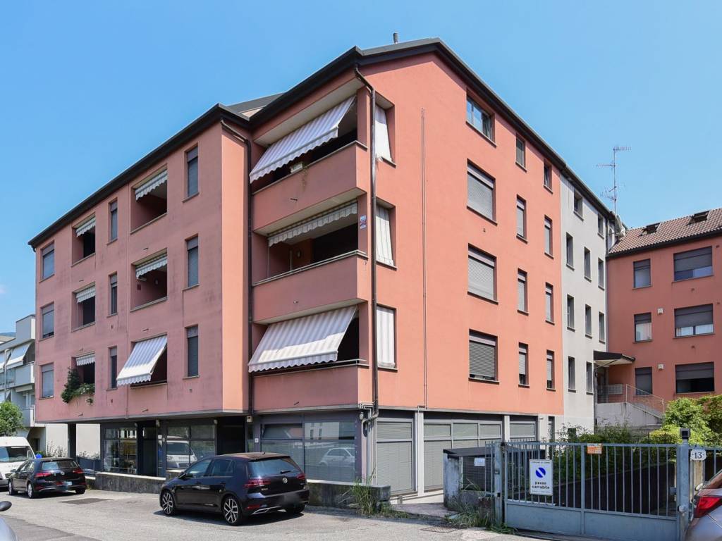 appartamento in vendita a Como in zona Lora