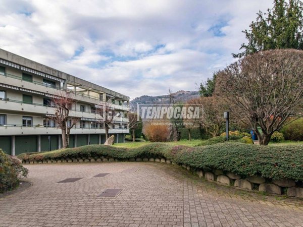 appartamento in vendita a Como in zona Lora