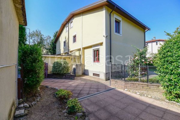 casa indipendente in vendita a Como in zona Prestino