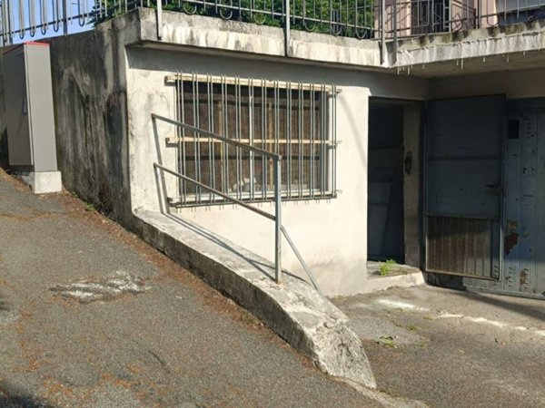locale commerciale in vendita a Como in zona Sagnino