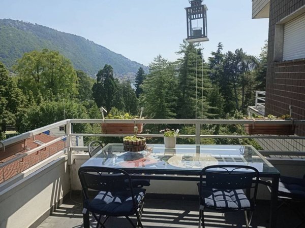 appartamento in vendita a Como in zona Villa Olmo