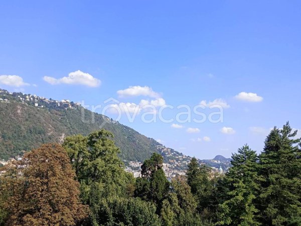 appartamento in vendita a Como in zona Villa Olmo