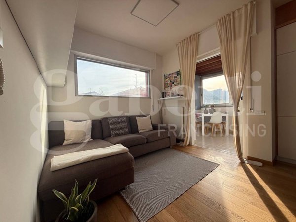 appartamento in vendita a Como in zona Rebbio
