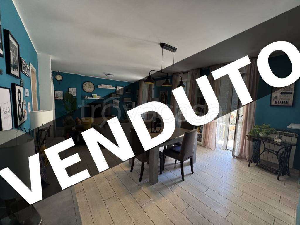 appartamento in vendita a Como in zona Lora