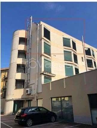 appartamento in vendita a Como in zona Borghi
