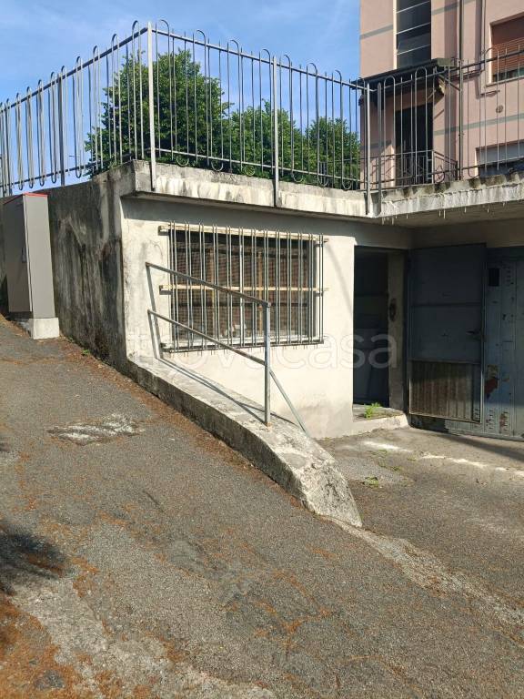 locale commerciale in vendita a Como in zona Sagnino