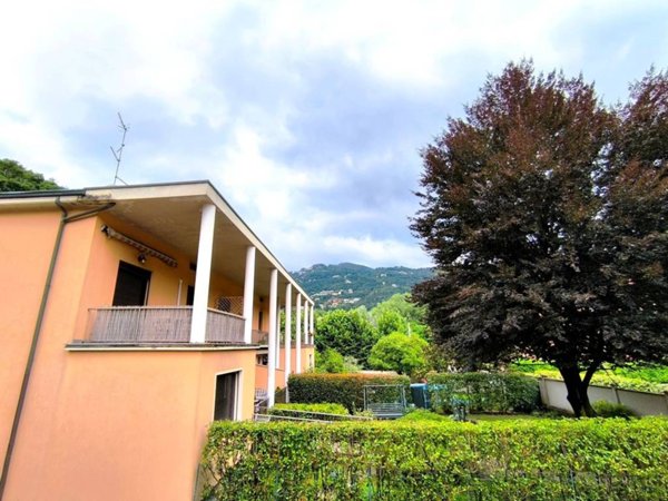 casa indipendente in vendita a Como in zona Lora