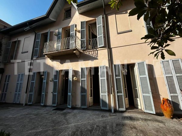 casa indipendente in vendita a Como in zona Viale Varese