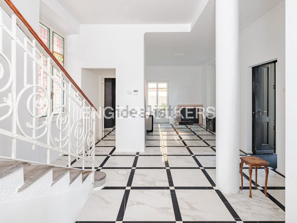 casa indipendente in vendita a Como in zona Villa Olmo