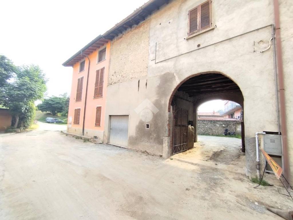 appartamento in vendita a Como in zona Albate