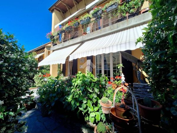 casa indipendente in vendita a Como in zona Muggiò