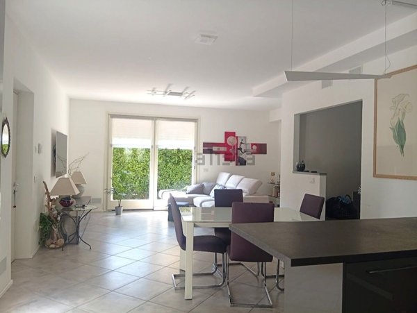 appartamento in vendita a Como in zona Breccia