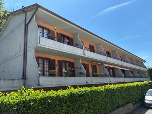 casa indipendente in vendita a Como in zona Muggiò