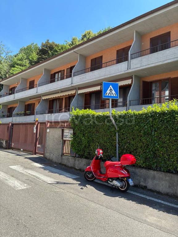 casa indipendente in vendita a Como in zona Albate
