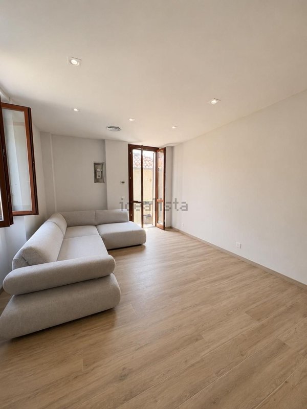 appartamento in vendita a Como in zona Rebbio
