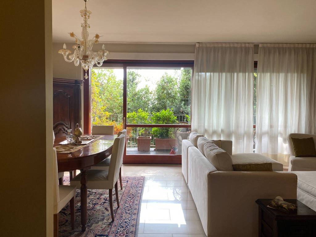 appartamento in vendita a Como in zona Villa Olmo