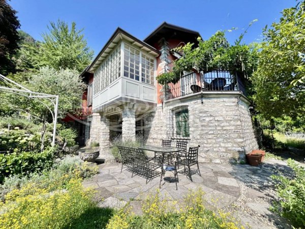 casa indipendente in vendita a Como in zona Monte Olimpino