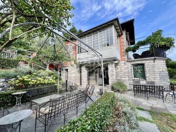 casa indipendente in vendita a Como in zona Monte Olimpino