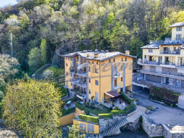 appartamento in vendita a Como in zona Tavernola