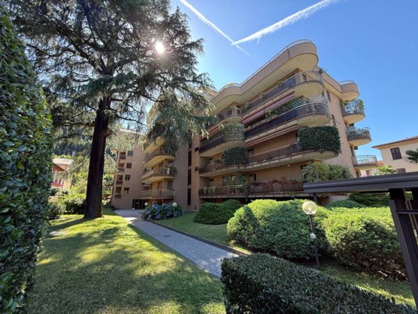 appartamento in vendita a Como in zona Villa Olmo