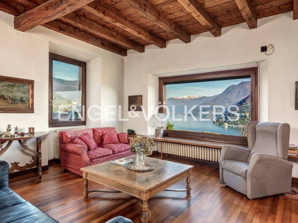 casa indipendente in vendita a Como in zona Villa Olmo