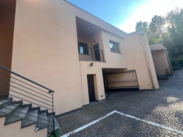 appartamento in vendita a Como in zona Lora