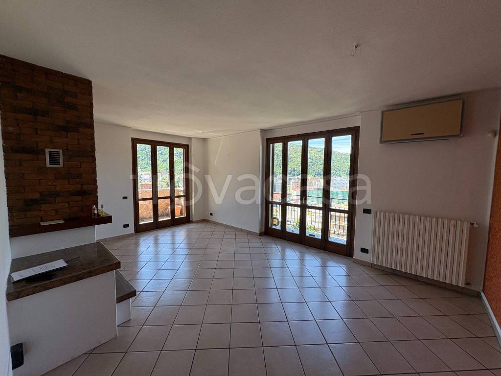 appartamento in vendita a Como in zona Ponte Chiasso