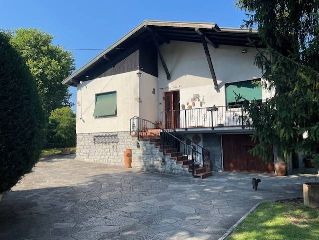 casa indipendente in vendita a Como in zona Breccia
