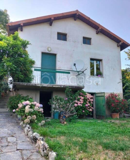 casa indipendente in vendita a Como in zona Civiglio