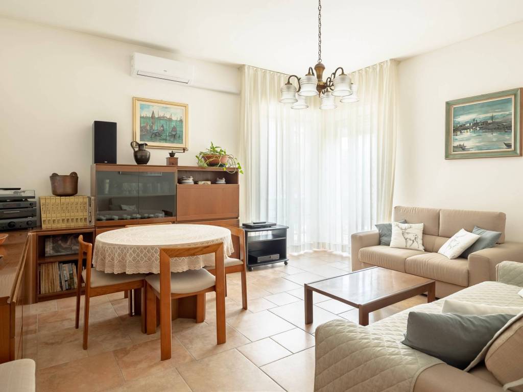 appartamento in vendita a Como in zona Albate
