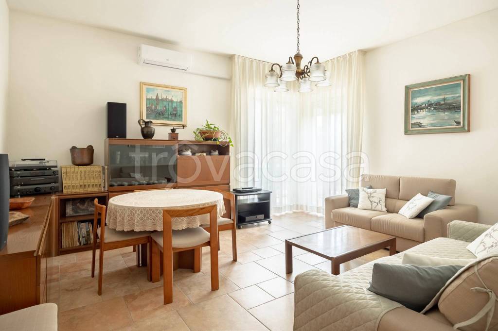 appartamento in vendita a Como in zona Albate