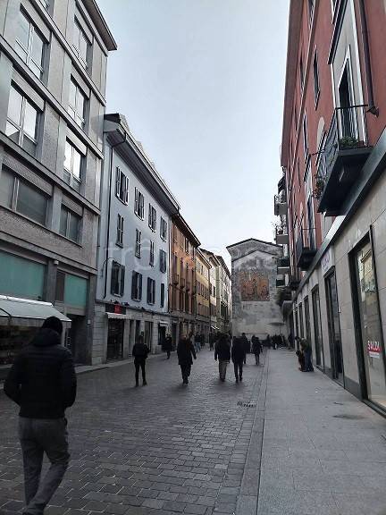 negozio in vendita a Como in zona Como Centro