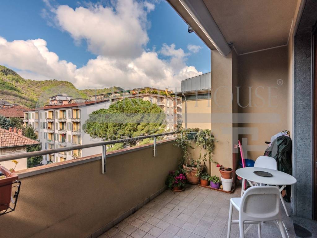 appartamento in vendita a Como in zona Borghi