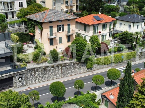 casa indipendente in vendita a Como in zona Villa Olmo