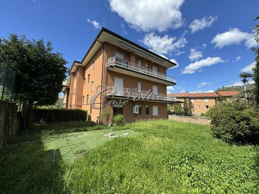 appartamento in vendita a Como in zona Lora