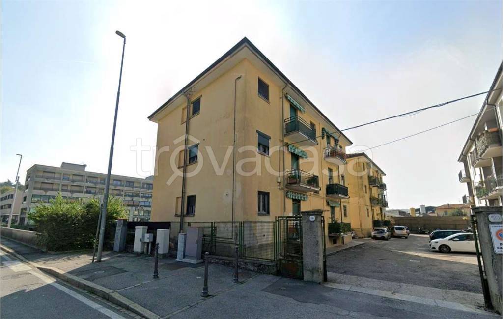 appartamento in vendita a Como in zona Camerlata
