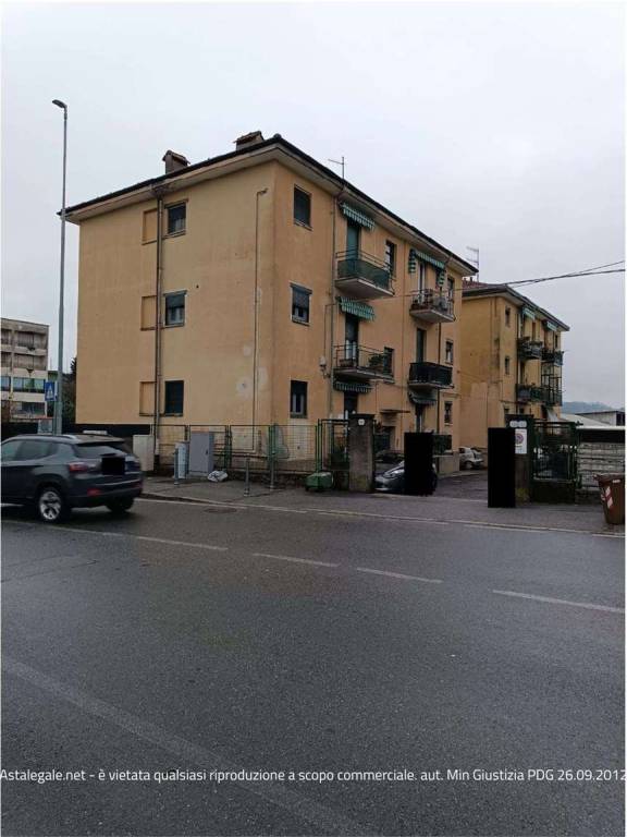 appartamento in vendita a Como in zona Camerlata