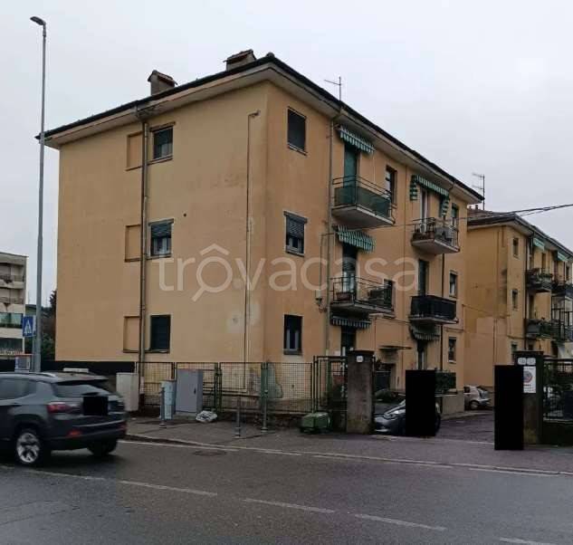 appartamento in vendita a Como in zona Camerlata