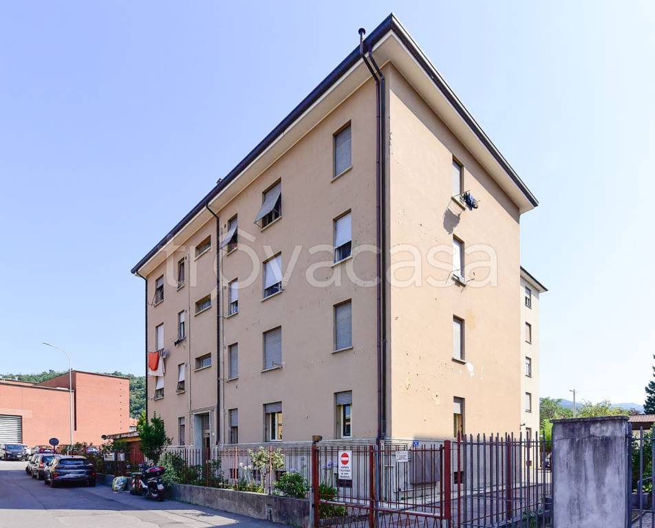 appartamento in vendita a Como in zona Rebbio